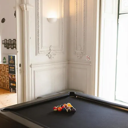 丽斯比昂旅馆 *