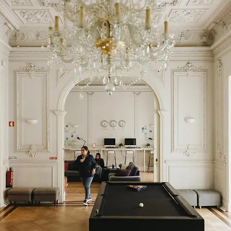 丽斯比昂旅馆 *