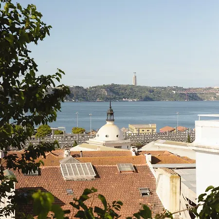 丽斯比昂旅馆 *