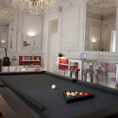 丽斯比昂旅馆 *