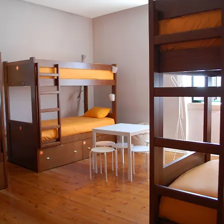 丽斯比昂旅馆 *