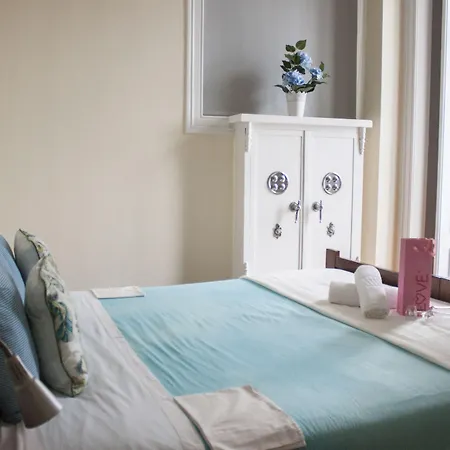 丽斯比昂旅馆 旅馆 *